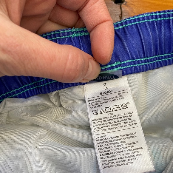 Pair of Old Navy Swim Trunks - 5T - Picture 7 of 11